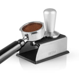 BEEM Tamperstation aus Edelstahl mit Silikonboden zum Andrücken von Kaffeemehl, rutschfest und pflegeleicht, modernes Design für Coffee Corner.