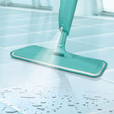 CLEANmaxx Spray-Mopp türkis mit 600 ml Tank, Sprühfunktion und Tropf-Stopp für schonende Reinigung empfindlicher Hartböden.