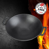 LANDMANN Grillwok aus emailliertem Gusseisen mit abgeflachtem Boden für vielseitiges Grillen auf Gas- und Holzkohlegrills.