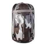 Where Tomorrow Camping Schlafsack Classic Mumienschlafsack mit Tasche in Camouflage Grau, kompakt verpackt, ideal für Outdoor und Camping.
