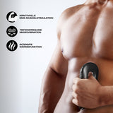 FitEngine EMS Massagegriff angewendet auf Brustmuskulatur mit EMS-Stimulation, Mikrovibration und Wärmefunktion für effektive Massage.