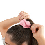 fairtye Scrunchie - rosa aus Bio-Baumwolle, ohne Metall, elastisch und dehnbar für starken Halt und vielseitige Frisuren.