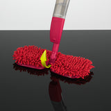 CLEANmaxx Spray-Mopp flexibel - rot mit flexiblem Wischkopf und doppelseitigem Mikrofaser- und Korallentuch für effektive Reinigung.