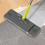 MAXXMEE Wischsystem Flat-Mopp mit klappbarem Wischkopf für Hartböden, Parkett und Fußleisten, Reinigung mit 2-Kammer-Eimer 5l grau/grün.