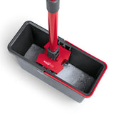 MAXXMEE Wischmopp mit Auswringfunktion und 5 Liter Eimer in grau/rot mit 2-Schienensystem für effektives Auswaschen und Auswringen.