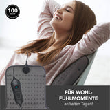 MAXXMEE Heizdecke & Fußwärmer grau mit 3 Wärmestufen und Fernbedienung für individuelle Wohlfühltemperatur bei Kälte.