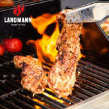 LANDMANN Gasgrill Rexon PTS 3.1 schwarz mit Grillrost, stehendem Feuer und gegrilltem Fleisch auf dem Edelstahl-Brenner.