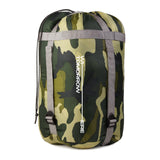 Where Tomorrow Camping Schlafsack Classic Camouflage Grün in praktischer, kompakter Tragetasche für Outdoor und Camping.