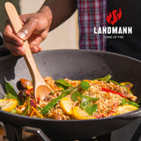 LANDMANN Grillwok mit emailliertem Gusseisen für vielseitiges Grillen von asiatischen Gerichten und Gemüse auf Gas- oder Holzkohlegrill.