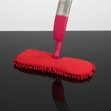 CLEANmaxx Spray-Mopp flexibel - rot mit flexiblem Wischkopf und integrierter Sprühfunktion für schonende Bodenreinigung.