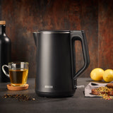 N8WERK Wasserkocher in der Midnight Edition mit 1,5 Liter Fassungsvermögen, 2200 W, kabellos, cool-touch und 360° drehbar.