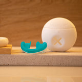 bruXane 2go - Zahnschiene mit Biofeedback in türkis zur Reduktion von Zähneknirschen und entspanntem Schlaf für den Partner.