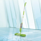 CLEANmaxx Spray-Mopp flexibel in Limegreen mit integrierter Sprühfunktion und doppelseitigem Mikrofaser- und Korallentuch.