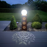 Hoberg LED-Dekosäule "Mandala" in Rost-Optik mit leuchtender Kugel, Mandala-Design, 21x21x84 cm, für Garten und Terrasse.
