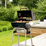 LANDMANN Holzkohle-Barrelgrill CG-III-440BK mit emailliertem Grillrost, lackiertem Deckel, Temperaturanzeige und höhenverstellbarem Kohlerost.