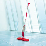 CLEANmaxx Spray-Mopp flexibel - rot mit flexiblem Wischkopf und integriertem Sprühfunktion für einfache Reinigung großer Flächen.