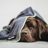 FLUFFINO® Hundehandtuch Mikrofaser – 2er-Pack, grau & grün, extra saugfähig und schnell trocknend, ideal für kleine und mittelgroße Hunde.