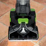 CLEANmaxx Teppichreiniger Professional 800 W Schwarz/Grün mit Teppichshampoo zum Reinigen und Absaugen von Teppichen.