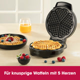 GOURMETmaxx Waffeleisen Herz - schwarz/Edelstahl mit 5 Herzen, antihaftbeschichtet, leicht zu reinigen und rutschfest für knusprige Waffeln.