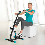 Frau trainiert sitzend mit VITALmaxx Trainingsgerät Aktiv Duo - schwarz für Arm- und Beinmuskulatur sowie Kreislaufsteigerung.