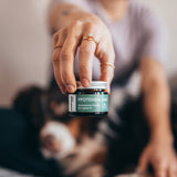 FLUFFINO® Pfotenbalsam - 50 ml natürlicher Pfotenschutz mit Bienenwachs und Bio-Jojobaöl für Hunde und Katzen.