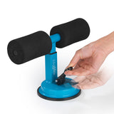 MAXXMEE Trainings-Assistent Sit-Up schwarz/blau mit Saugnapfhalterung und höhenverstellbarem, gepolstertem Fitnessgerät für Bauch- und Armmuskeltraining