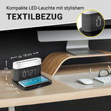 N8WERK Nachttischlampe mit Wireless Charger und LED-Uhrzeitdisplay auf modernem Schreibtisch mit Handyaufladung.