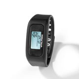 VITALmaxx Fitness-Armband - Schwarz mit beleuchtetem LCD, verstellbarem Silikonarmband und 360°-Bewegungserfassung für präzise Trainingsergebnisse.