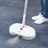 MAXXMEE Akku-Rotationsmopp mit rotierenden Mikrofaserpads und integrierter Sprühfunktion für schonende Bodenreinigung.