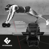 FitEngine Bauchmuskel-Roller mit Display in schwarz/grau, rutschfeste Griffe, Kniepad und Trainingsanzeige für effektives Bauchmuskeltraining.