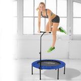 MAXXMEE Fitness Trampolin blau/schwarz mit höhenverstellbarer Haltestange für stabiles Springen und effektives Ganzkörpertraining.