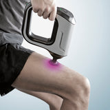 MAXXMEE Intensiv-Massagegerät schwarz/silber mit 3 Geschwindigkeitsstufen zur Schmerz- und Verspannungslinderung am Bein.