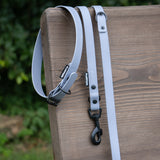 FLUFFINO® Hundehalsband aus BioThane - 5-fach verstellbar, Größe M, grau, wasserfest und veganer Lederersatz.