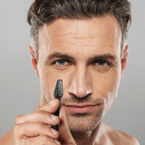 Silkslide Pro Nasenhaartrimmer - Nasierer wird sanft und präzise zur schonenden Nasenhaarpflege verwendet.