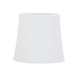 Weißer zylindrischer Lampenschirm mit breiterer Basis und etwas schmalerer Oberseite, abgebildet auf einem schlichten weißen Hintergrund.