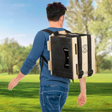 Mann trägt BeerBag - Das clevere Tragesystem für Bierkästen als Rucksack mit gepolsterten Tragegurten im Freien.