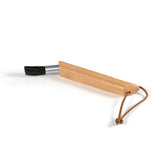 BEEM BARISTA Reinigungspinsel mit Buchenholzgriff und flexiblen Borsten zur gründlichen Entfernung von Mahlrückständen bei Siebträgern.