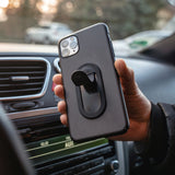 flapgrip Handyhalterung - Smartphone-Halterung - 2er-Set - schwarz am Smartphone im Auto als praktische Halterung angebracht