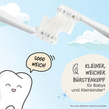 Zwei weiche Zahnbürsten berühren ihre Borsten über einem lächelnden Zahn-Cartoon mit deutschem Text über Babyzahnbürsten.