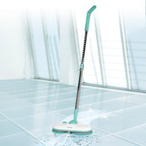 CLEANmaxx Akku-Spray-Mopp türkis/weiß mit 360° Rotation, kabellos, für gründliche Reinigung empfindlicher Hartböden.