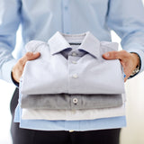 MAXXMEE Bügler für Hemden & Blusen in Weiß/Silber, der Hemden auf Knopfdruck schnell und schonend trocknet und bügelt.