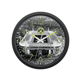 BVB Wanduhr "Glow in the dark" mit Stadion-Motiv, leuchtenden Zahlen und Zeigern, Ø 34 cm, batteriebetrieben, Tages- und Nachthighlight.