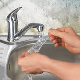 MAXXMEE Klebeband - wiederverwendbar, abwaschbar und wasserfest zeigt einfache Reinigung unter fließendem Wasser.