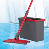 MAXXMEE Wischmopp mit Auswringfunktion und 5 Liter Eimer in grau/rot für einfache Bodenreinigung im Haushalt.