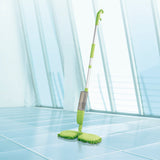 CLEANmaxx Spray-Mopp flexibel in Limegreen mit Sprühfunktion und doppelseitigem Wischtuch für schonende Bodenreinigung ohne Eimer.