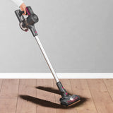 MAXXMEE Akku-Zyklon-Staubsauger mit Verlängerungsrohr ca. 80 cm, 3-fach-Filter und elektrisch rotierender Bodendüse anthrazit/pink.