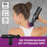 VITALmaxx Mini-Massage Gun Smart Grip - schwarz wird zur Nackenmassage mit bis zu 3000 Schlägen und 50 Min Akku-Laufzeit genutzt.