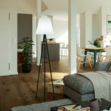 Hoberg Solar-Stehlampe stehend mit warmweißem Licht, modernem Design, ideal für flexible Nutzung innen und außen.