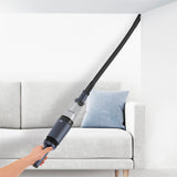 MAXXMEE Akku-Handstaubsauger anthrazit mit langer Fugen-Düse, beutellos, 2000mAh Akku und HEPA-Filter, ideal für schwer erreichbare Stellen.