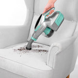CLEANmaxx Akku-Zyklon-Staubsauger türkis/grau reinigt Schmutz effektiv von Polstermöbeln mit leicht entleerbarem Behälter und ergonomischem Design.